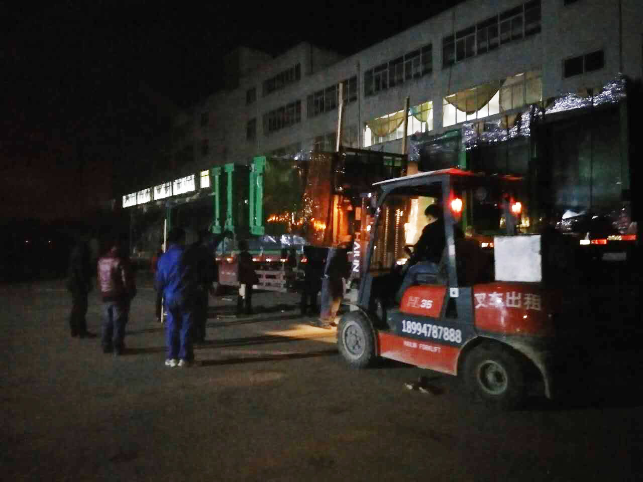 山東候車亭發(fā)貨現(xiàn)場(chǎng)3.jpg